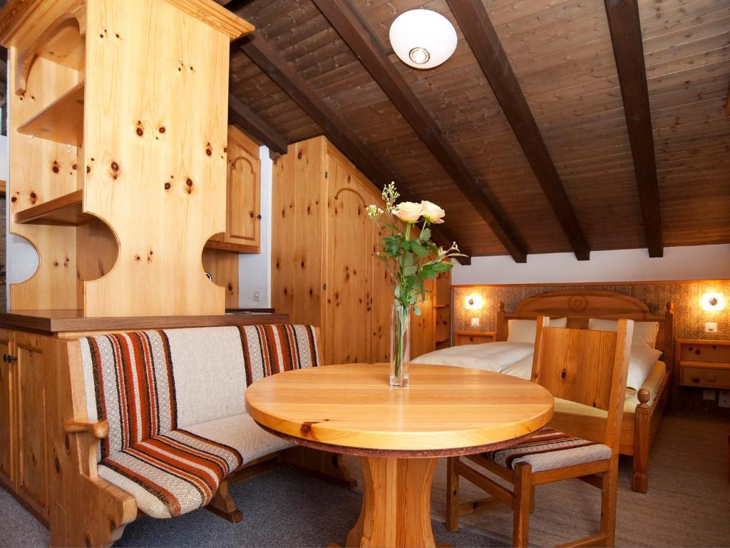 Ambiente Guesthouse Saas Fee Quarto foto
