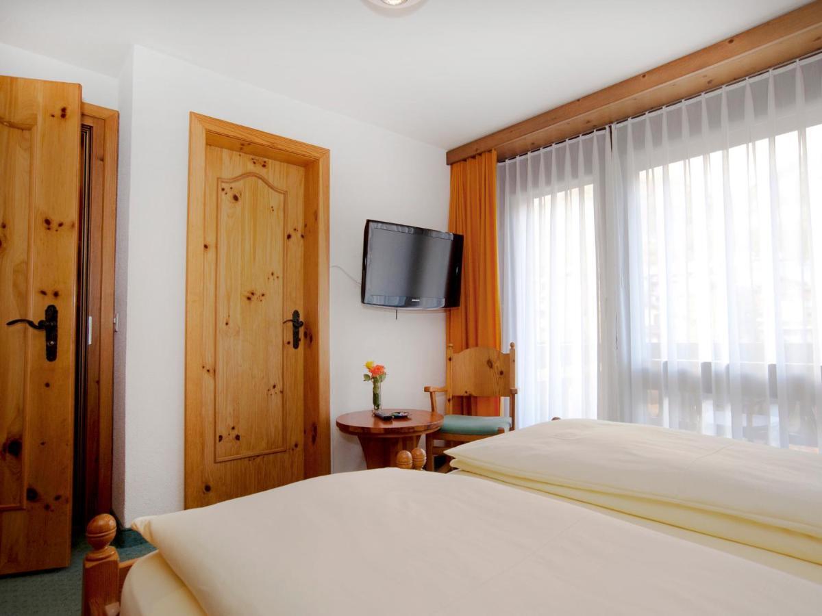 Ambiente Guesthouse Saas Fee Quarto foto